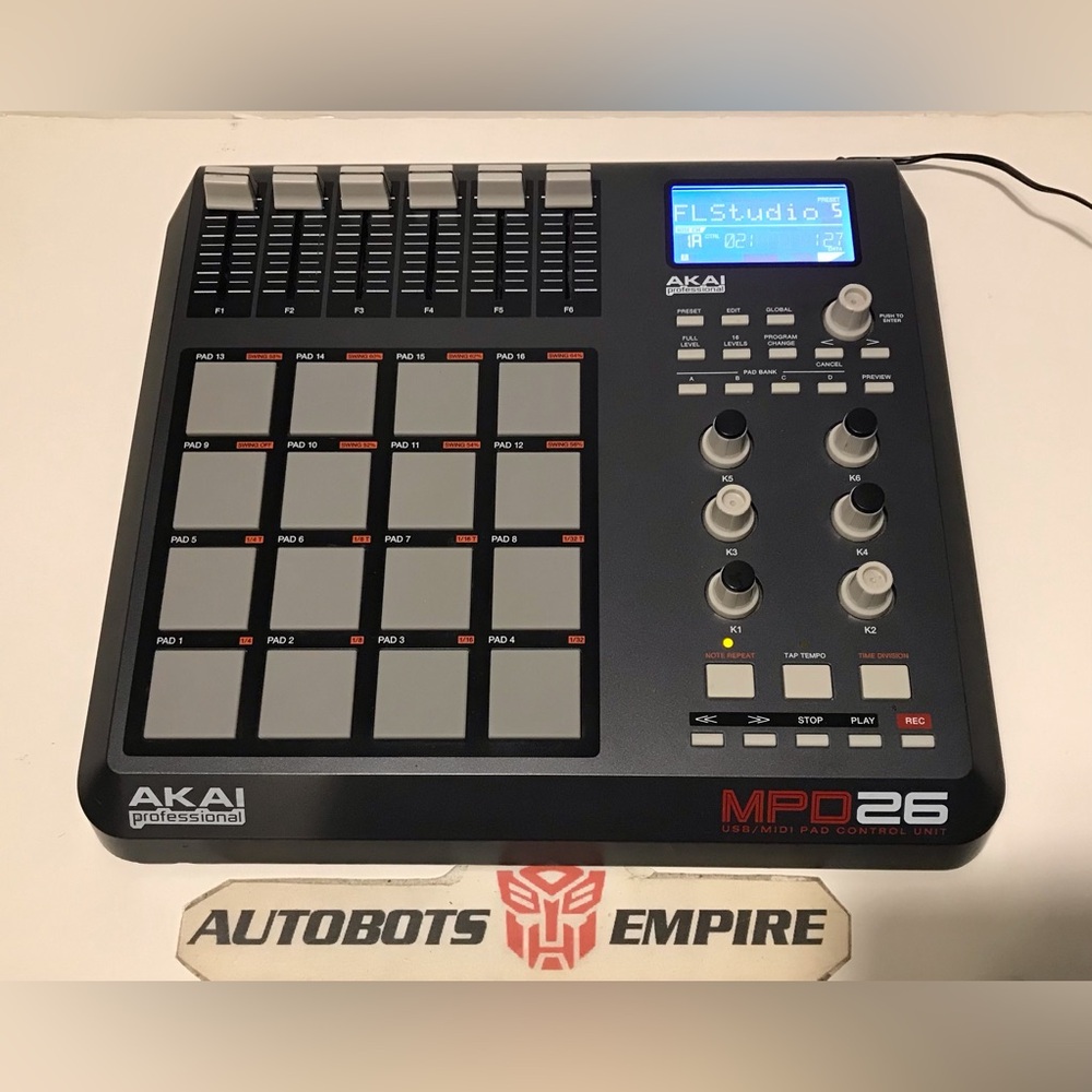 AKAI PROFESSIONAL MPD26 USB/MIDI Pad Control Mixer Music Beats Hiphop Edm Trance